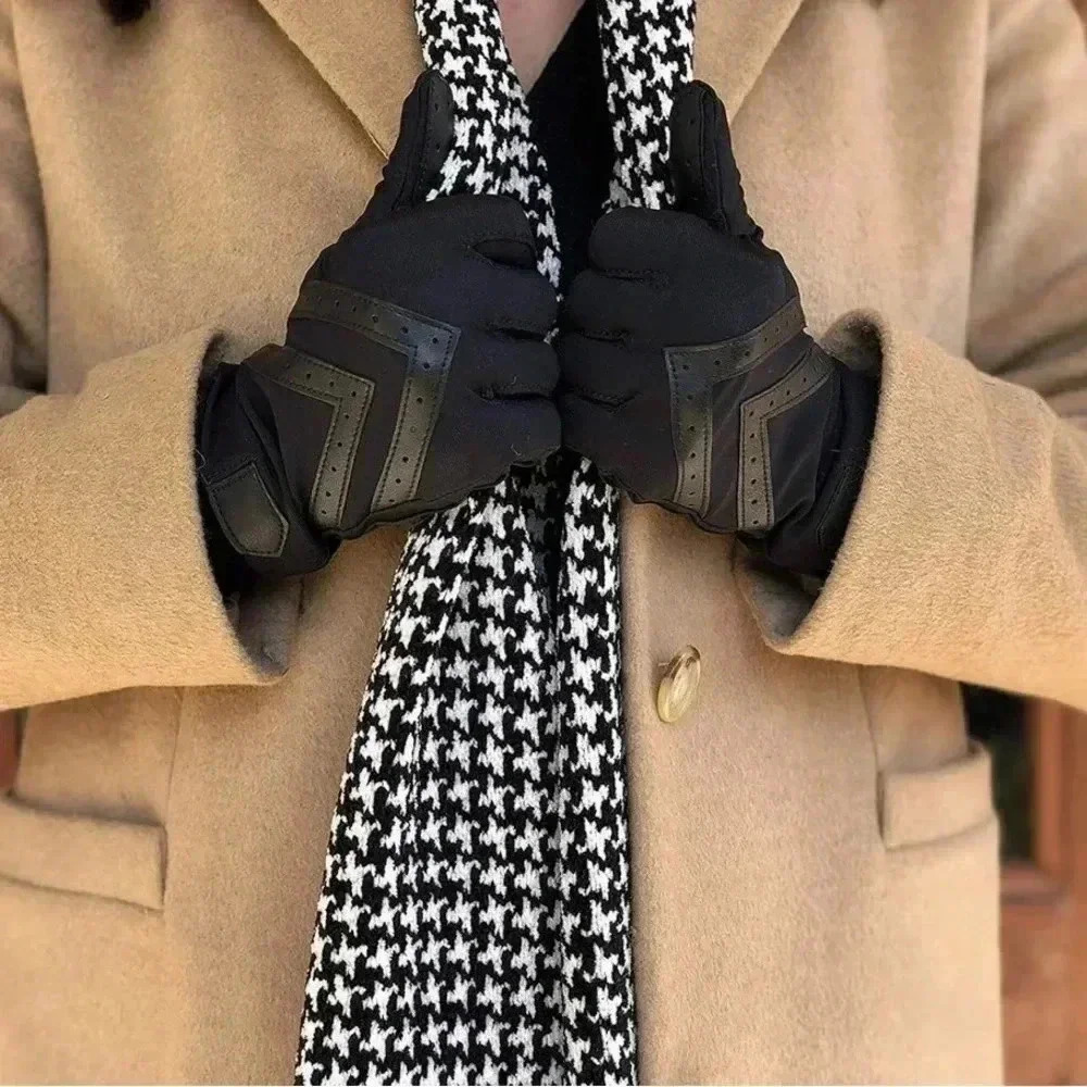 Isotoner Women’s Black Stretch Gloves One Size